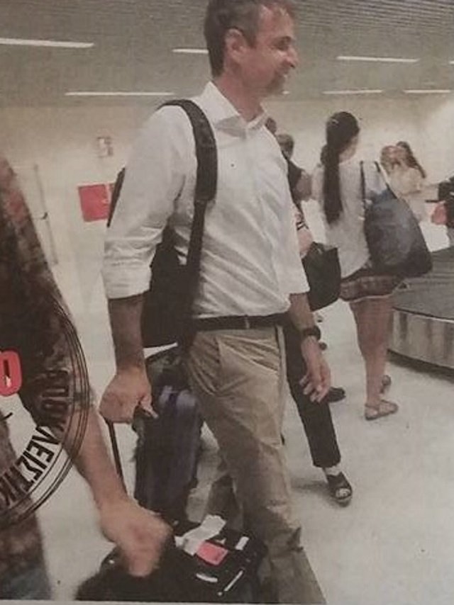 Με διάθεση διακοπών ο Κυριάκος Μητσοτάκης πέταξε για Χανιά [εικόνες] | iefimerida.gr 1