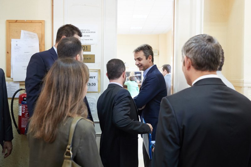Μητσοτάκης: Ο Κοντονής να έρθει μία βόλτα από την Ευελπίδων, αντί να επιτρέπει στον Ρουβίκωνα να εισβάλλει στο υπουργείο του | iefimerida.gr 1