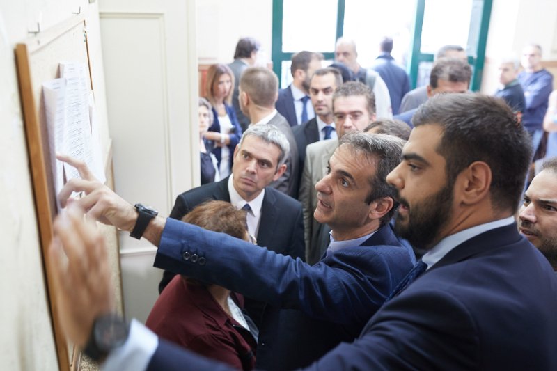 Μητσοτάκης: Ο Κοντονής να έρθει μία βόλτα από την Ευελπίδων, αντί να επιτρέπει στον Ρουβίκωνα να εισβάλλει στο υπουργείο του | iefimerida.gr 2