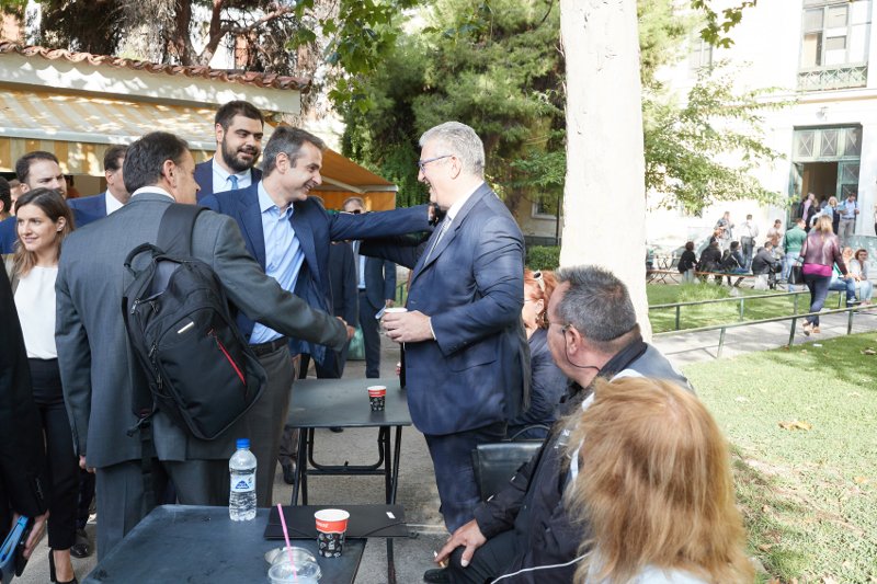 Μητσοτάκης: Ο Κοντονής να έρθει μία βόλτα από την Ευελπίδων, αντί να επιτρέπει στον Ρουβίκωνα να εισβάλλει στο υπουργείο του | iefimerida.gr 3