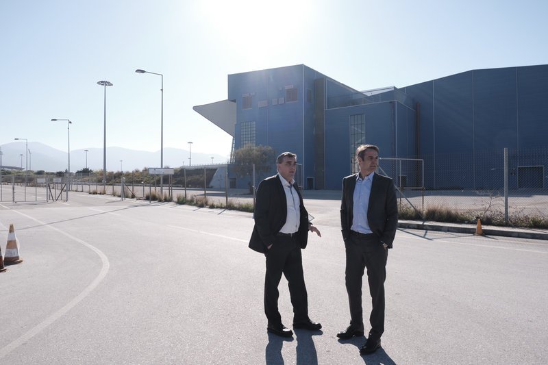 Ο Κυριάκος Μητσοτάκης με τον δήμαρχο Ελληνικού Αργυρούπολης Γιάννη Κωνσταντάτο
