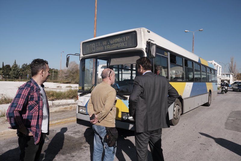 Με οδηγούς λεωφορείων συνομίλησε ο πρόεδρος της ΝΔ