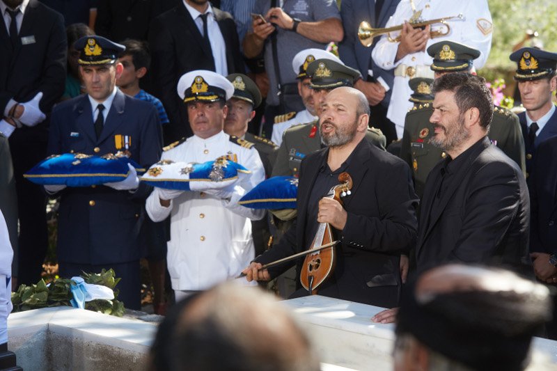 Κωνσταντίνος Μητσοτάκης: Ο αφοσιωμένος Μανούσος, το γράμμα του Γλέζου, οι επικήδειοι, τα ριζίτικα, η κατσούνα -Ο πόνος και η θλίψη μέσα από εικόνες και βίντεο | iefimerida.gr 38