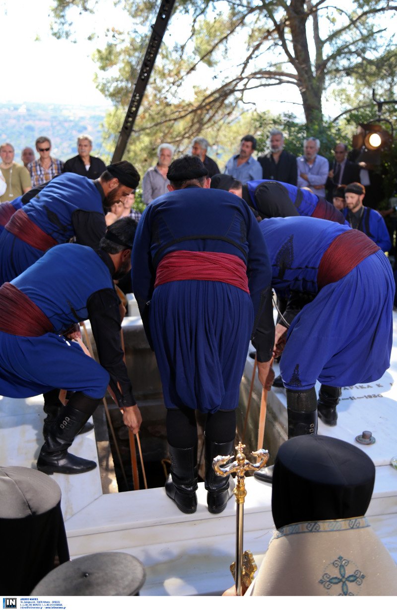 Κωνσταντίνος Μητσοτάκης: Ο αφοσιωμένος Μανούσος, το γράμμα του Γλέζου, οι επικήδειοι, τα ριζίτικα, η κατσούνα -Ο πόνος και η θλίψη μέσα από εικόνες και βίντεο | iefimerida.gr 40