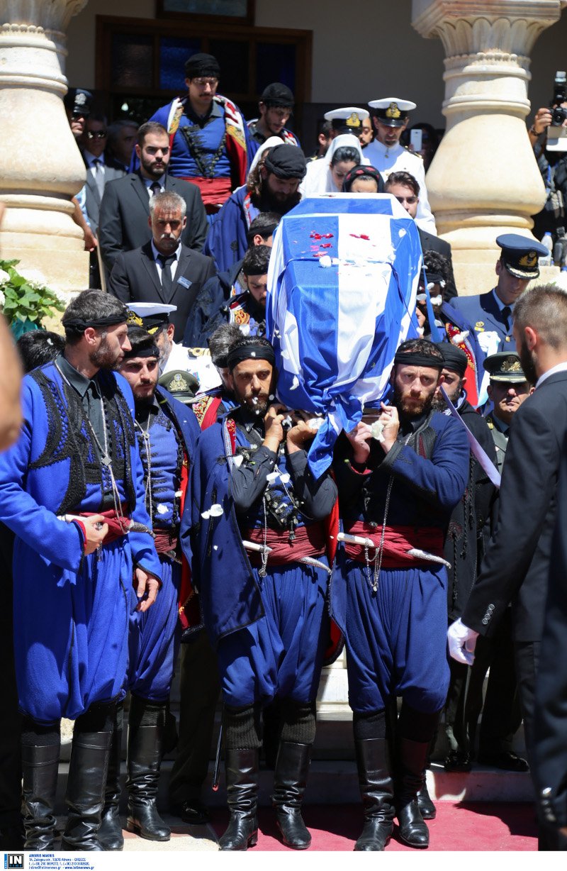 Κωνσταντίνος Μητσοτάκης: Ο αφοσιωμένος Μανούσος, το γράμμα του Γλέζου, οι επικήδειοι, τα ριζίτικα, η κατσούνα -Ο πόνος και η θλίψη μέσα από εικόνες και βίντεο | iefimerida.gr 26