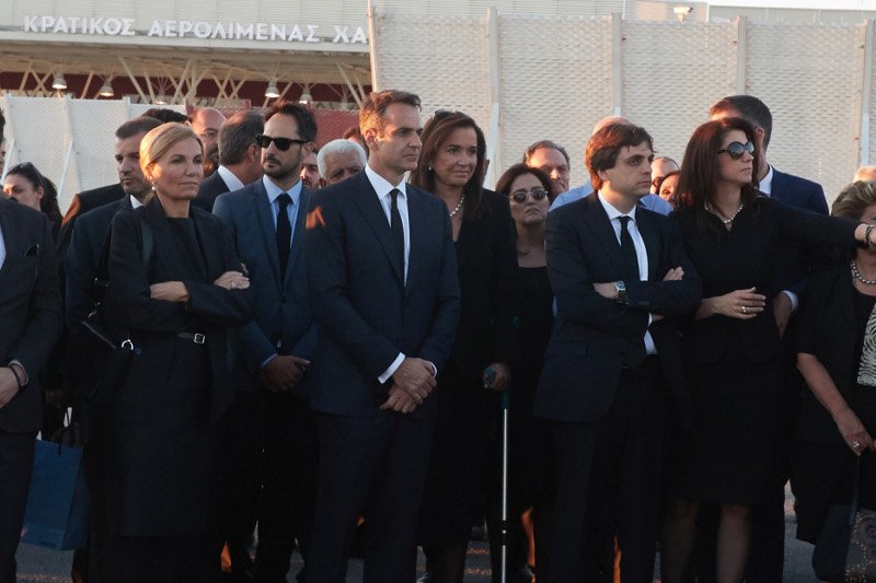 Κωνσταντίνος Μητσοτάκης: Ο αφοσιωμένος Μανούσος, το γράμμα του Γλέζου, οι επικήδειοι, τα ριζίτικα, η κατσούνα -Ο πόνος και η θλίψη μέσα από εικόνες και βίντεο | iefimerida.gr 23