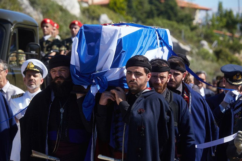 Κωνσταντίνος Μητσοτάκης: Ο αφοσιωμένος Μανούσος, το γράμμα του Γλέζου, οι επικήδειοι, τα ριζίτικα, η κατσούνα -Ο πόνος και η θλίψη μέσα από εικόνες και βίντεο | iefimerida.gr 30