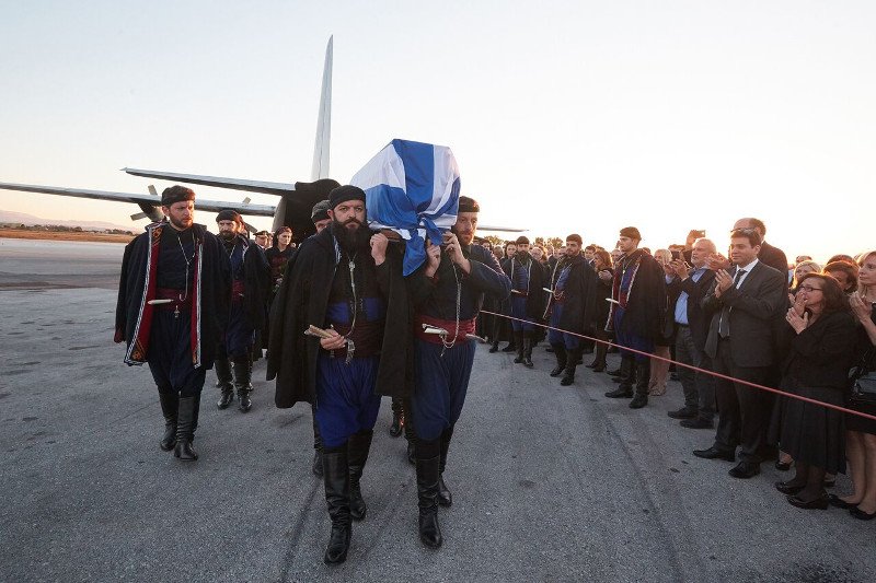 Κωνσταντίνος Μητσοτάκης: Ο αφοσιωμένος Μανούσος, το γράμμα του Γλέζου, οι επικήδειοι, τα ριζίτικα, η κατσούνα -Ο πόνος και η θλίψη μέσα από εικόνες και βίντεο | iefimerida.gr 21