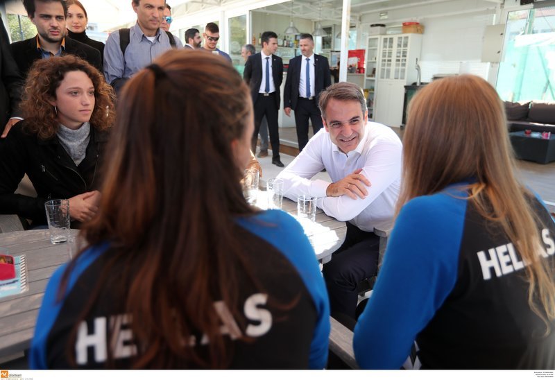 Ο κ. Μητσοτάκης συναντήθηκε με αθλήτριες του ΝΟΘ και ξεναγήθηκε στον χώρο από τον πρόεδρο του Ομίλου Άκη Τσαλίκη