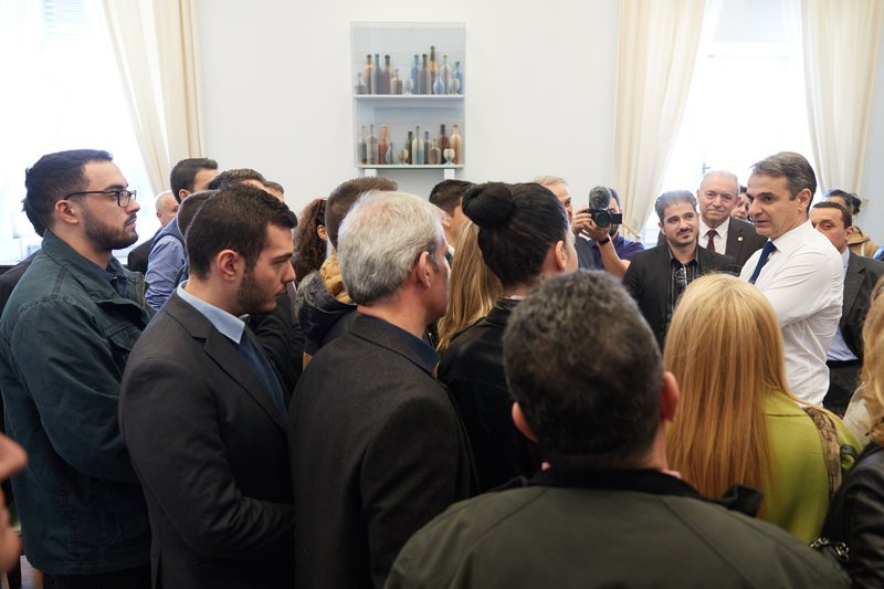 Συνομιλία μετά τον «καβγά» στη Βουλή