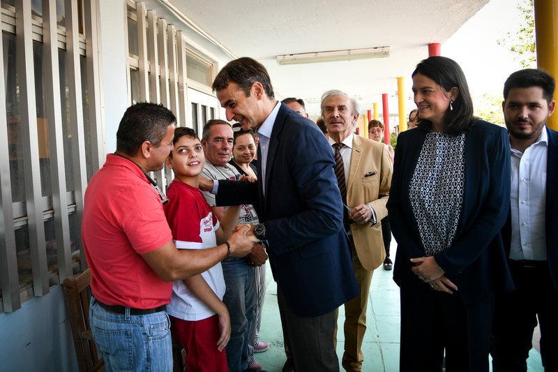 Ο Κυριάκος Μητσοτάκης στο Ειδικό Σχολείο της Ραφήνας που έχει καεί από τη φωτιά [εικόνες] | iefimerida.gr 10