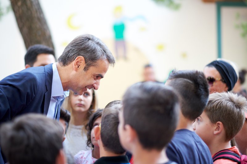 Ο Κυριάκος Μητσοτάκης στο Ειδικό Σχολείο της Ραφήνας που έχει καεί από τη φωτιά [εικόνες] | iefimerida.gr 6