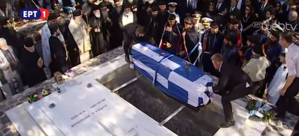 Η Κρητική γη υποδέχτηκε τον Κων. Μητσοτάκη -Με μπαλωθιές το τελευταίο αντίο | iefimerida.gr 4