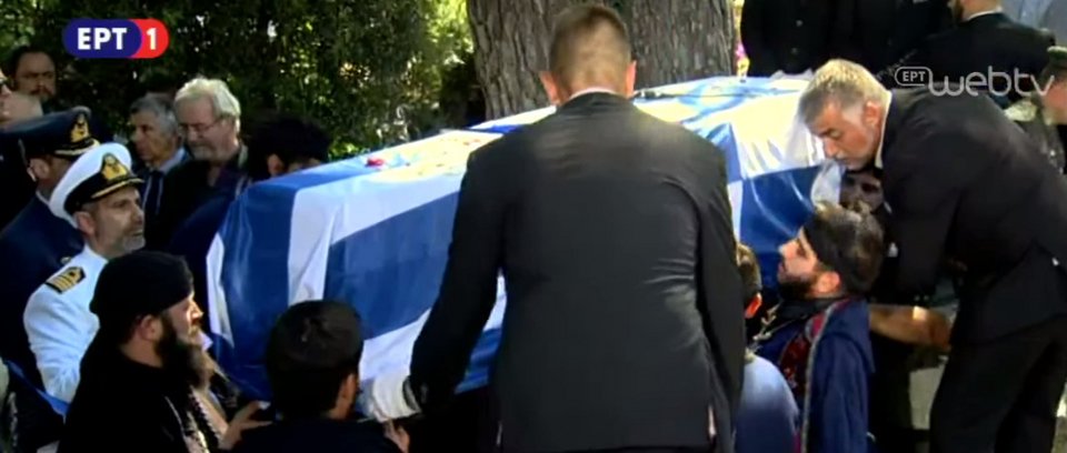 Η Κρητική γη υποδέχτηκε τον Κων. Μητσοτάκη -Με μπαλωθιές το τελευταίο αντίο | iefimerida.gr 7