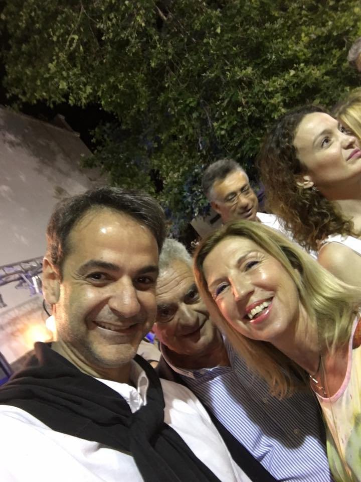 Στην Τήνο με την οικογένειά του ο Κυριάκος Μητσοτάκης [εικόνες] | iefimerida.gr 1