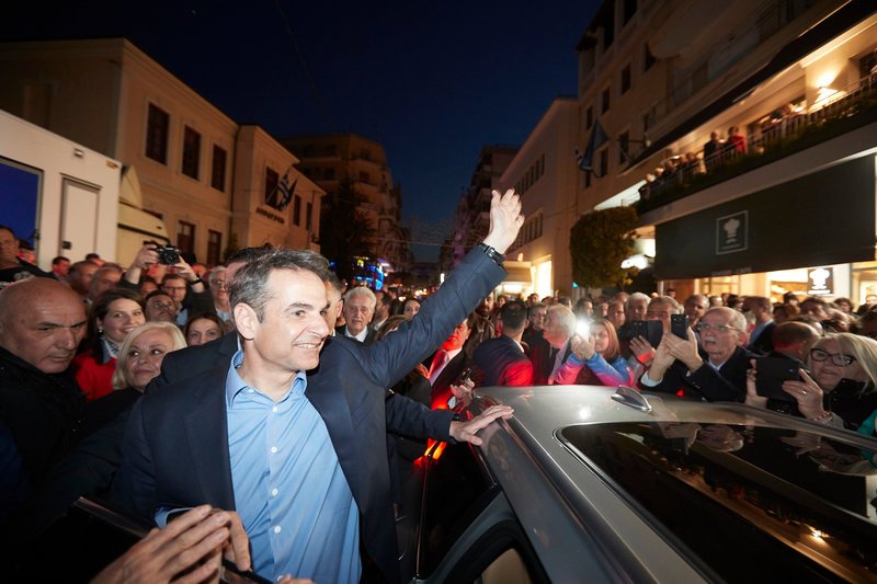 Ενθουσιασμένος ο Κυριάκος Μητσοτάκης από την υποδοχή του κόσμου στη Βέροια -Φωτογραφία: ΝΔ/ΠΑΠΑΜΗΤΣΟΣ ΔΗΜΗΤΡΗΣ