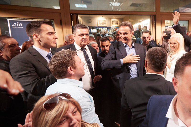 Ο Κυριάκος Μητσοτάκης ευχαριστεί τους συγκεντρωθέντες στη Βέροια -Φωτογραφία: ΝΔ/ΠΑΠΑΜΗΤΣΟΣ ΔΗΜΗΤΡΗΣ