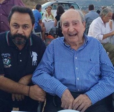 Κωνσταντίνος και Κυριάκος Μητσοτάκης σε παραδοσιακό τραπέζι στα Χανιά [εικόνες] | iefimerida.gr 0