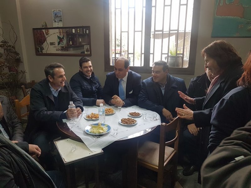 Ο πρόεδρος της ΝΔ συνομίλησε με κατοίκους σε καφενείο