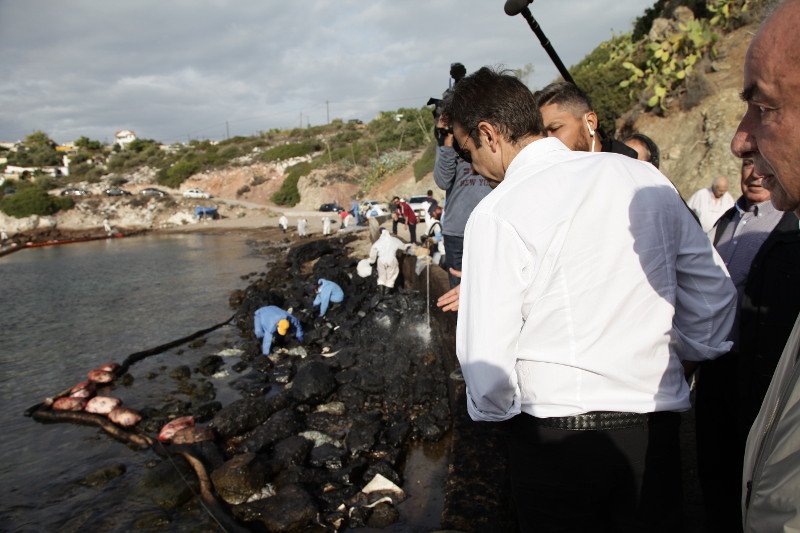 Αυτοψία Μητσοτάκη στη Σαλαμίνα: Ανικανότητα και διγλωσσία της κυβέρνησης [εικόνες] | iefimerida.gr 1