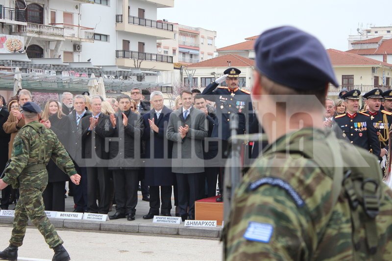 Μητσοτάκης στους γονείς των 2 στρατιωτικών: Κάνουμε τα πάντα να γυρίσουν | iefimerida.gr 0