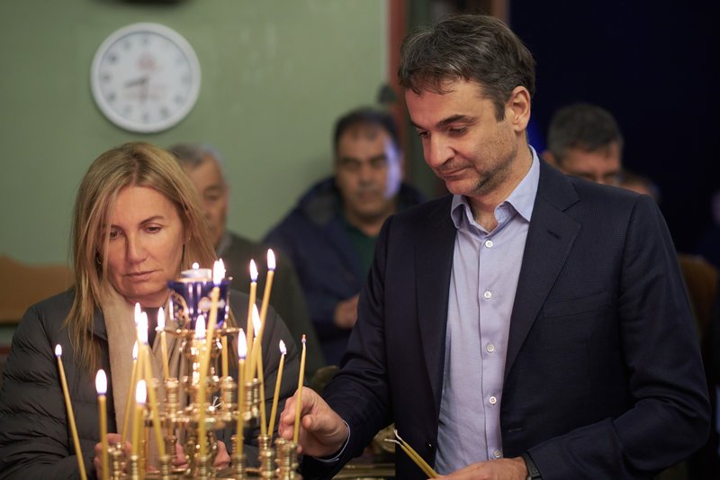 Στο χωριό Καρδιανή της Τήνου για τον Επιτάφιο ο Κυριάκος Μητσοτάκης [εικόνες] | iefimerida.gr 0