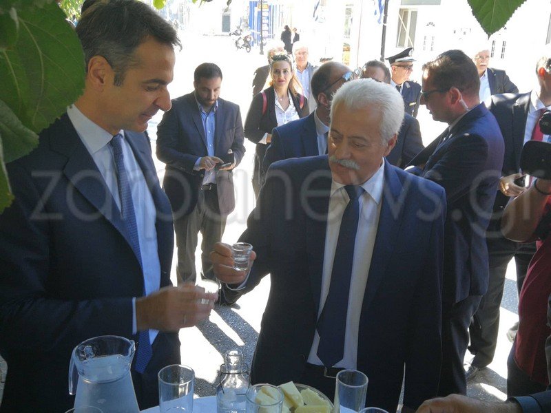 Κρητική γραβιέρα και καβρουμαδάκια για μεζέ