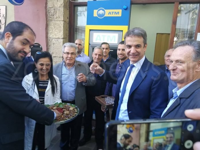 Λίγο πριν ο Κυριάκος Μητσοτάκης φύγει για τη μαθητική περέλαση