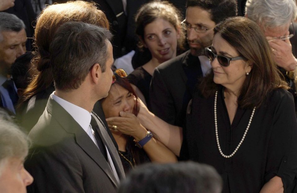 Οι άνθρωποι που φρόντιζαν τον Κων. Μητσοτάκη -Το γοερό τους κλάμα στην κηδεία [εικόνες] | iefimerida.gr 8