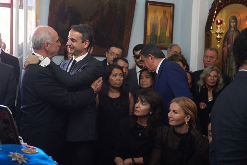 Οι άνθρωποι που φρόντιζαν τον Κων. Μητσοτάκη -Το γοερό τους κλάμα στην κηδεία [εικόνες] | iefimerida.gr 2