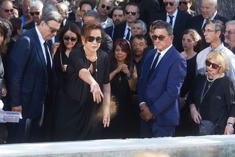 Οι άνθρωποι που φρόντιζαν τον Κων. Μητσοτάκη -Το γοερό τους κλάμα στην κηδεία [εικόνες] | iefimerida.gr 6