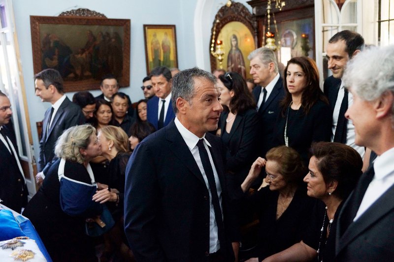 Οι άνθρωποι που φρόντιζαν τον Κων. Μητσοτάκη -Το γοερό τους κλάμα στην κηδεία [εικόνες] | iefimerida.gr 4