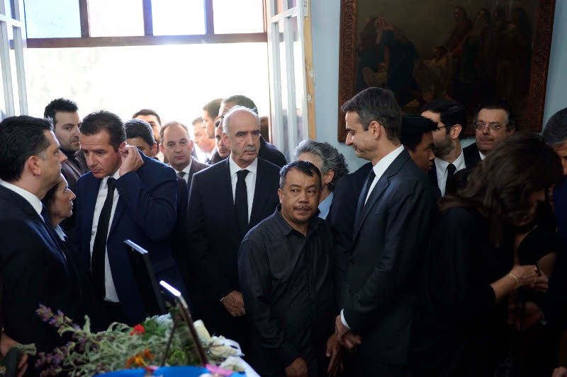 Οι άνθρωποι που φρόντιζαν τον Κων. Μητσοτάκη -Το γοερό τους κλάμα στην κηδεία [εικόνες] | iefimerida.gr 1