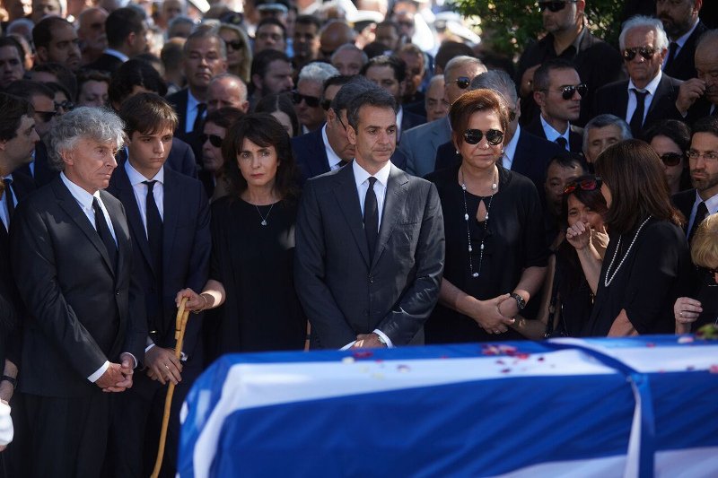 Οι άνθρωποι που φρόντιζαν τον Κων. Μητσοτάκη -Το γοερό τους κλάμα στην κηδεία [εικόνες] | iefimerida.gr 7