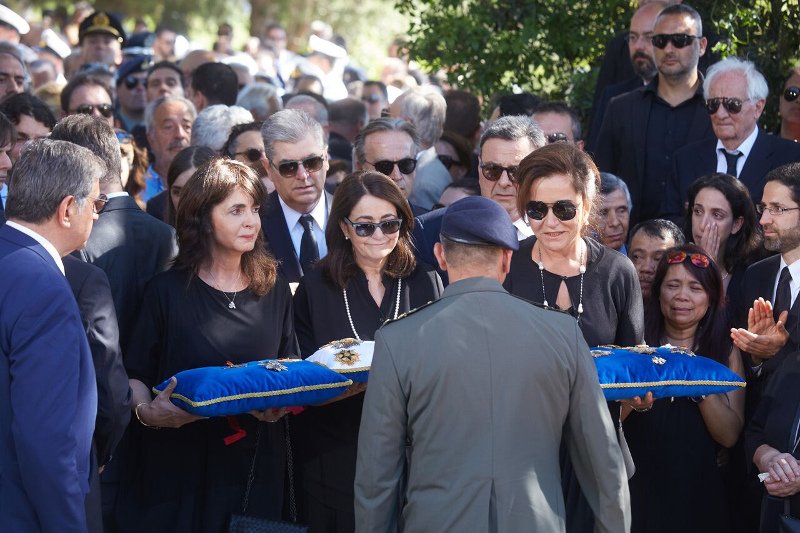 Οι άνθρωποι που φρόντιζαν τον Κων. Μητσοτάκη -Το γοερό τους κλάμα στην κηδεία [εικόνες] | iefimerida.gr 10