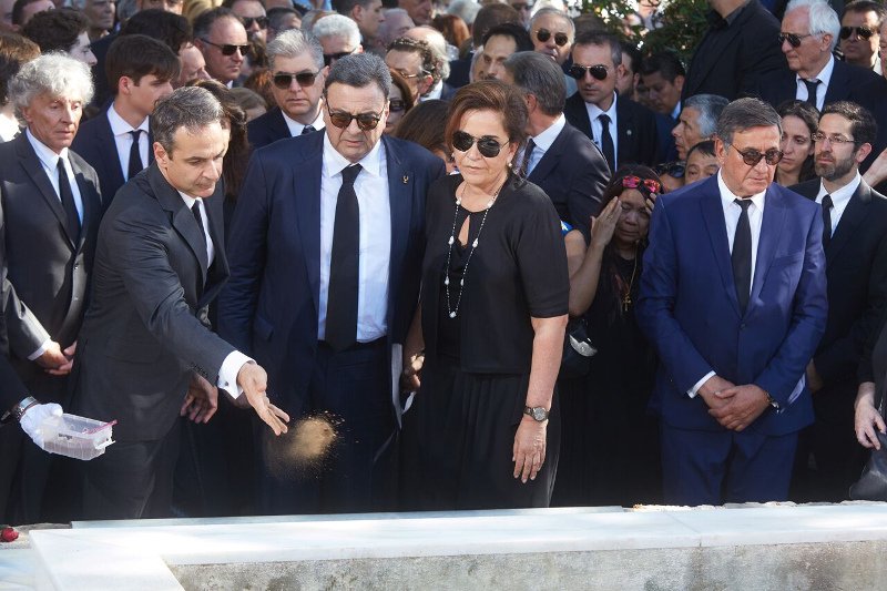Οι άνθρωποι που φρόντιζαν τον Κων. Μητσοτάκη -Το γοερό τους κλάμα στην κηδεία [εικόνες] | iefimerida.gr 11