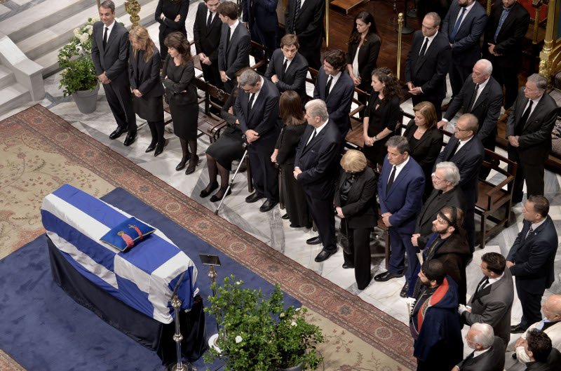 Κωνσταντίνος Μητσοτάκης: Λαϊκό προσκύνημα στη Μητρόπολη [εικόνες & βίντεο] | iefimerida.gr 9