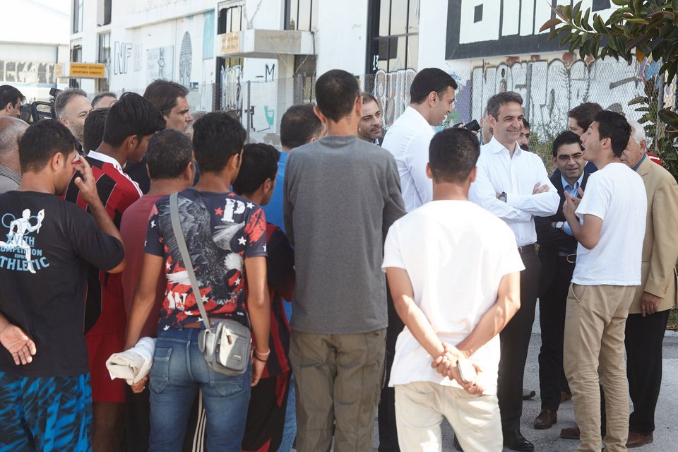 Επίσκεψη Μητσοτάκη στον καταυλισμό του Ελληνικού- Ζητά άμεσα την εκκένωσή του [εικόνες] | iefimerida.gr 1