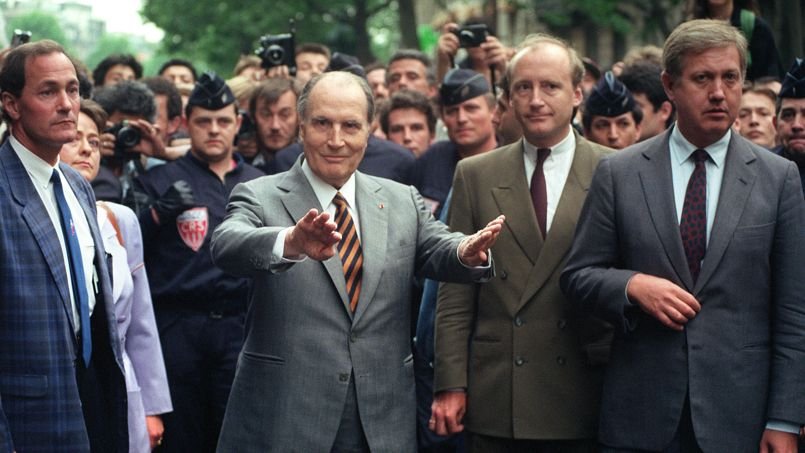 Είναι η δεύτερη φορά στην ιστορία της Γαλλίας που διαδηλώνει ο Πρόεδρος -Πρώτος ήταν ο Μιτεράν [εικόνες] | iefimerida.gr 0