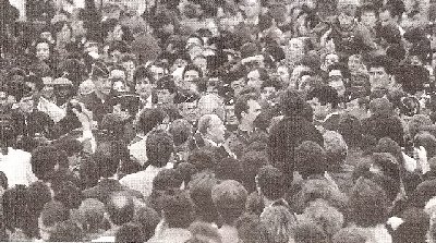 Είναι η δεύτερη φορά στην ιστορία της Γαλλίας που διαδηλώνει ο Πρόεδρος -Πρώτος ήταν ο Μιτεράν [εικόνες] | iefimerida.gr 1