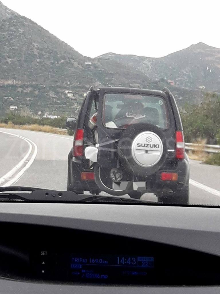 Κίνδυνος-θάνατος στην εθνική οδό της Κρήτης -Δείτε τι είχε φορτώσει πίσω από το τζιπ του [εικόνες] | iefimerida.gr 0