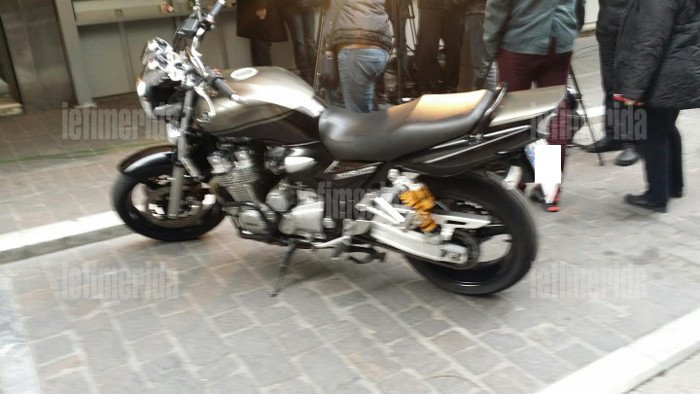 Γιατί η μηχανή του Βαρουφάκη έμεινε όλη νύχτα σταθμευμένη στο υπουργείο [εικόνες] | iefimerida.gr 1