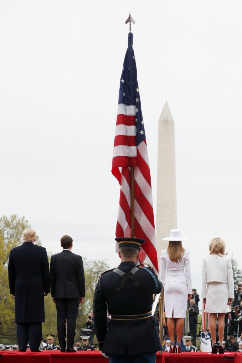 Νέα Πίπα Μίντλετον η Μελάνια Τραμπ -Με λευκό στενό φόρεμα που τόνιζε τα οπίσθιά της [εικόνες] | iefimerida.gr 1
