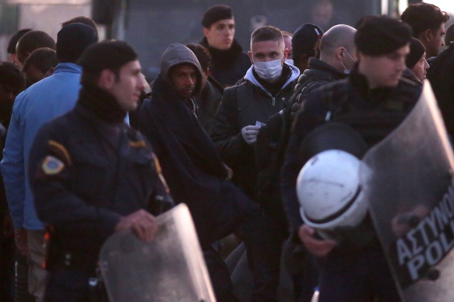 Καρέ καρέ η επαναπροώθηση των μεταναστών από τα ελληνικά νησιά στην Τουρκία [εικόνες] | iefimerida.gr 2