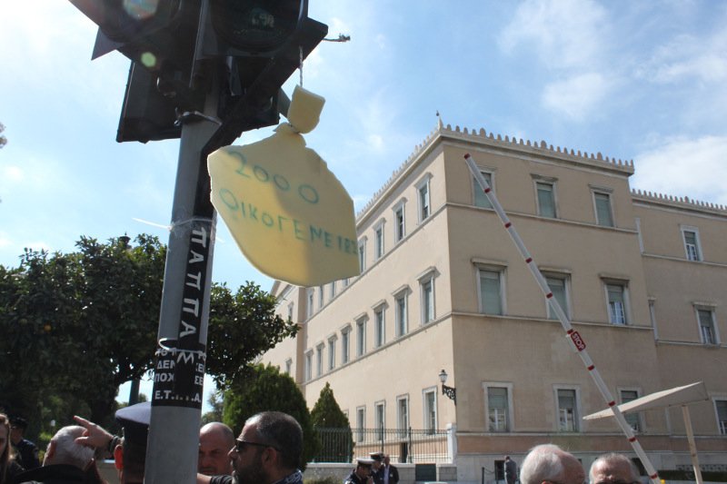 Η διαμαρτυρία εργαζομένων σε ΜΜΕ έξω από τη Βουλή για το «μαύρο» στα κανάλια [εικόνες] | iefimerida.gr 6