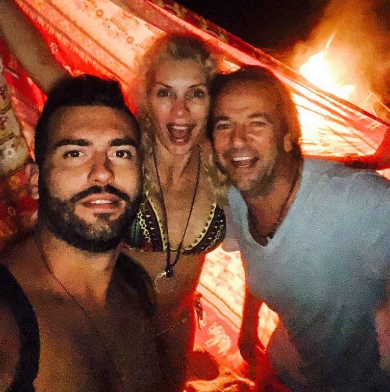 Η Ελένη Μενεγάκη με το μαγιό της σε νυχτερινό πάρτι [εικόνα] | iefimerida.gr 0