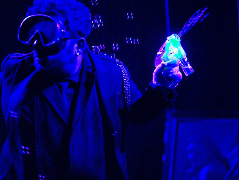 THEATRALE: «Κλασικός» Χίτσκοκ και η «Rebecca» της Ντι Μοριέ, στην αναρχικά κωμική, έκπληξη της χρονιάς [video] | iefimerida.gr 0