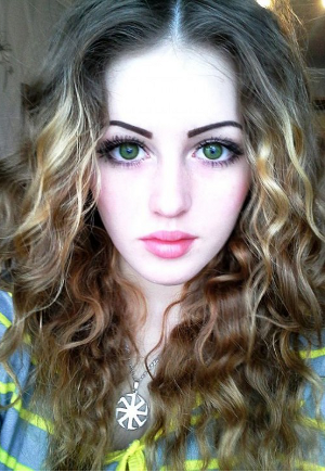 Πριν σας πέσει η γλώσσα με το πρόσωπό της, περιμένετε πρώτα να δείτε και το υπόλοιπο σώμα - Θα εκπλαγείτε [εικόνες] | iefimerida.gr 0