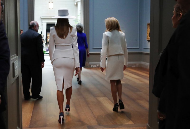 Νέα Πίπα Μίντλετον η Μελάνια Τραμπ -Με λευκό στενό φόρεμα που τόνιζε τα οπίσθιά της [εικόνες] | iefimerida.gr 0