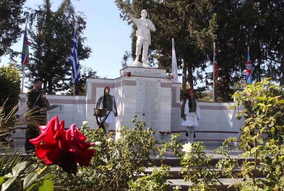 Με ειδική πτήση σήμερα στην Ελλάδα τα λείψανα ηρώων από την τουρκική εισβολή του '74 | iefimerida.gr 2